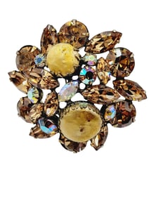 REGENCY SIGNED SPARKLY PRONG SET RAISED BROOCH