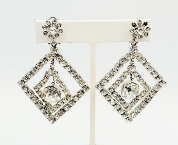 VINTAGE 80'S RHINESTONE DIAMOND SHAPE DANGLING RUNWAY CLIP EARRINGS