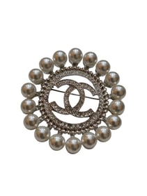 DOUBLE CC PAVE RHINESTONE AND PEARL CIRCLE BROOCH