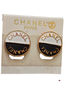 VINTAGE DOUBLE C UNAUTHENTICATED CLIP EARRINGS ON CARD