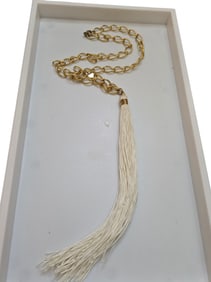 VINTAGE SIGNED BEE CHARMING NOS WHITE SILK CORD HUGE TASSEL ON TEXTURED LINK CHAIN NECKLACE