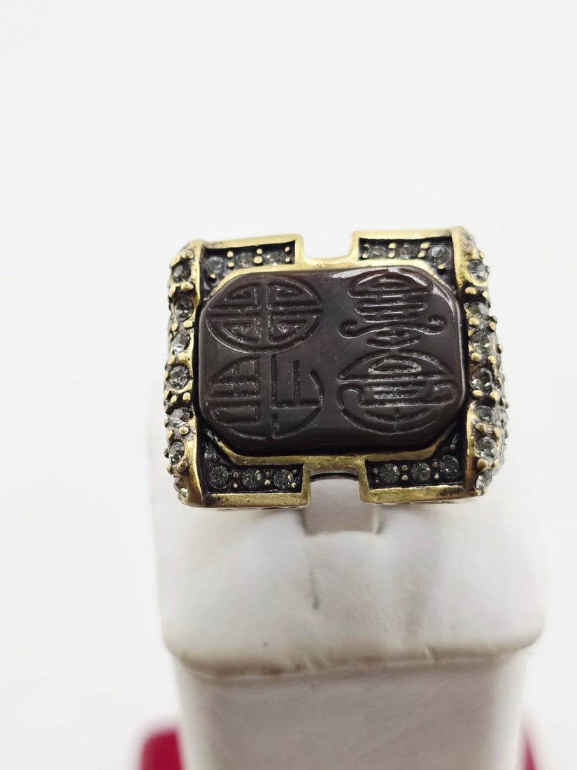 HEIDI DAUS RHINESTONE AND ETCHED ASIAN MOTIFF SIZE 8 RING (1 of 4)