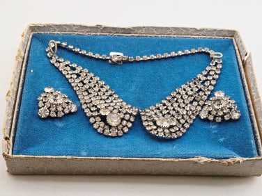 VINTAGE RHINESTONE NECKLACE EARRINGS SET IN ORIGINAL GIFT BOX