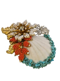 VINTAGE LAWRENCE VRBA BEAUTIFUL SHELL & TURQUOISE ELABORATE BROOCH