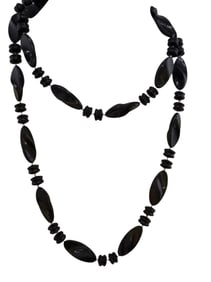 VINTAGE MOLDED PLASTIC HAND KNOTTED 50S NECKLACE