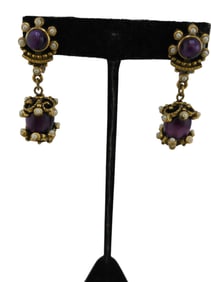 VINTAGE GLASS ETRUSCAN SCREW BACK EARRINGS