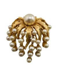 VINTAGE SIGNED ART ARTHUR PEPPER PEARL & MATTE GOLD BROOCH