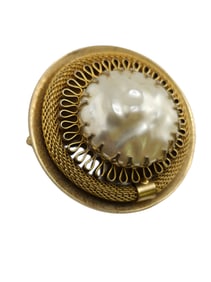 VINTAGE FAUX PEARL AND MESH CIRCLE BROOCH