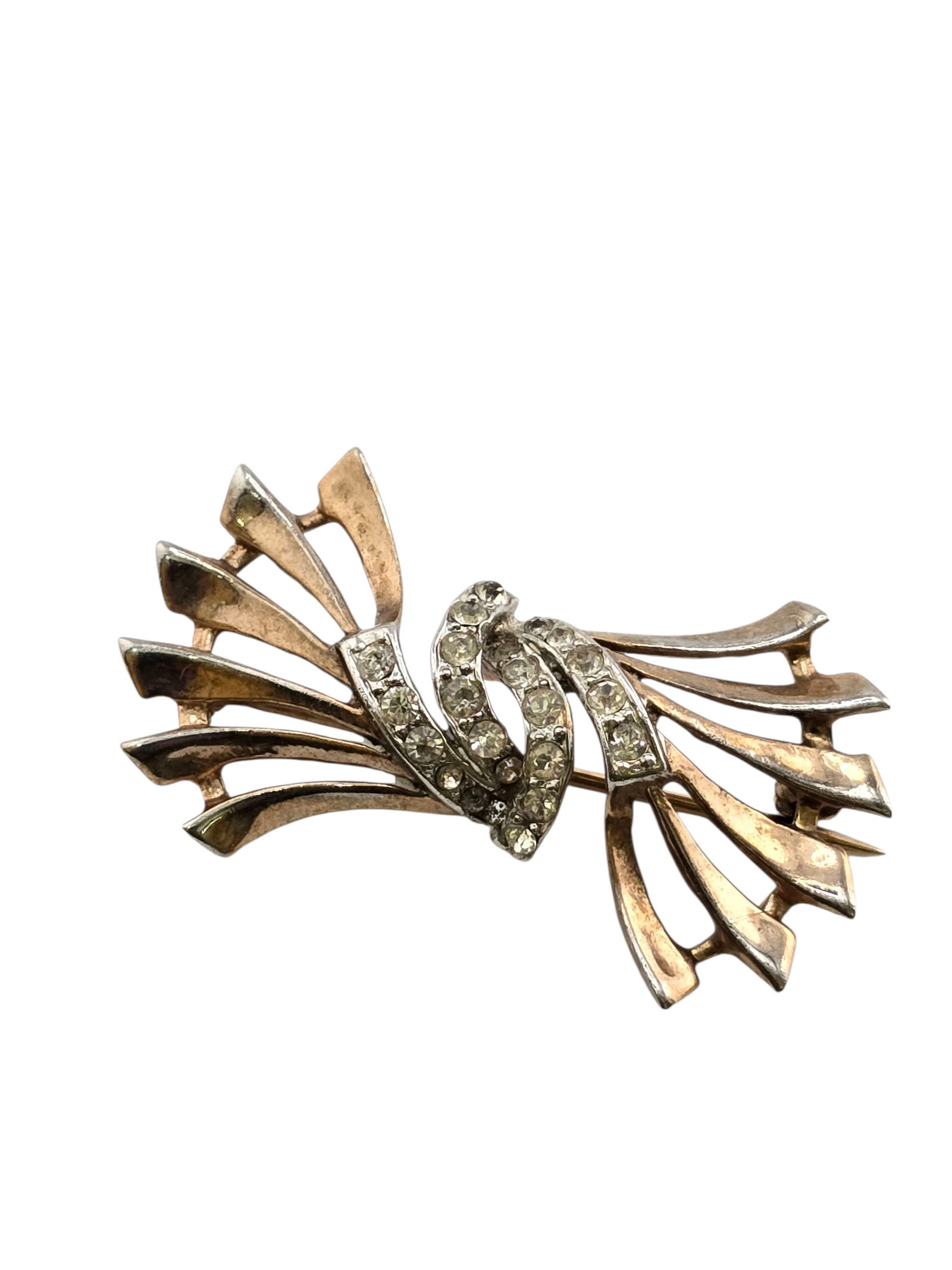 VINTAGE WELL MADE GOLD TONE RHINESTONE SPRAY BROOCH: VINTAGE WELL MADE GOLD TONE RHINESTONE SPRAY BROOCH. 1.25", IN VERY GOOD CONDITION. LOOKS LIKE IT WOULD BE TRIFARI, BUT NO MARK.