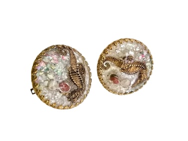 VINTAGE LUCITE CONFETTI SEAHORSE CLIP EARRINGS