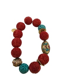 VINTAGE NOS BEE CHARMING CINABAR & BALI BEADED STRETCH BRACELET