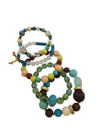 VINTAGE NOS BEE CHARMING 5 STRAND ASSORTED CRYSTAL CLOISONNE GLASS WOOD ETC STRETCH BEADED BRACELET