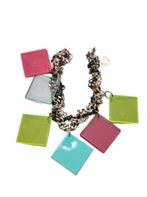 VINTAGE NOS BEE CHARMING 2 TONE BRAIDED CHAIN AND MULTI COLORED PLEXI GLASS CHARM BRACELET