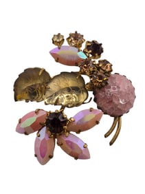 VINTAGE RARE AUSTRIA MOLDED AND CONFETTI GLASS BROOCH