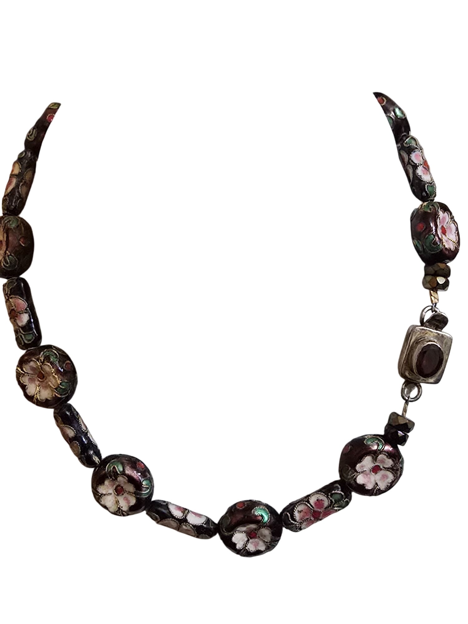 VINTAGE UNIQUE FLOWER DIMPLED CLOISONNE NECKLACE WITH FANCY CLASP: VINTAGE UNIQUE FLOWER DIMPLED CLOISONNE NECKLACE WITH FANCY 925 STERLING AND AMETHYST CLASP. APPROX 14", STAMPED. IN VERY GOOD CONDITION.