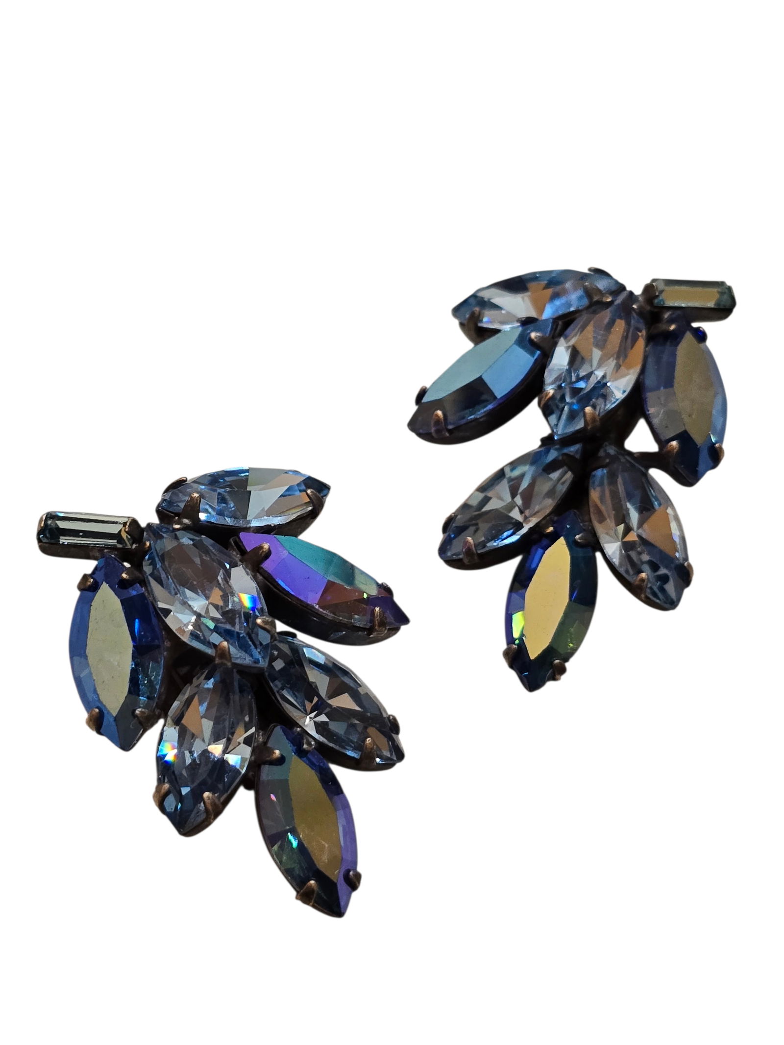 VINTAGE UNSIGNED REGENCY BLUE RHINESTONE CLIP EARRINGS (1 of 5)