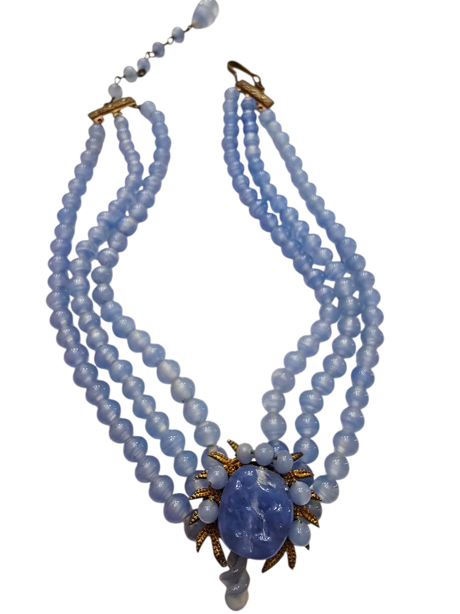 VINTAGE BEAUTIFUL TRIPLE STRAND PERIWINKLE GLASS COLLAR NECKLACE (1 of 4)