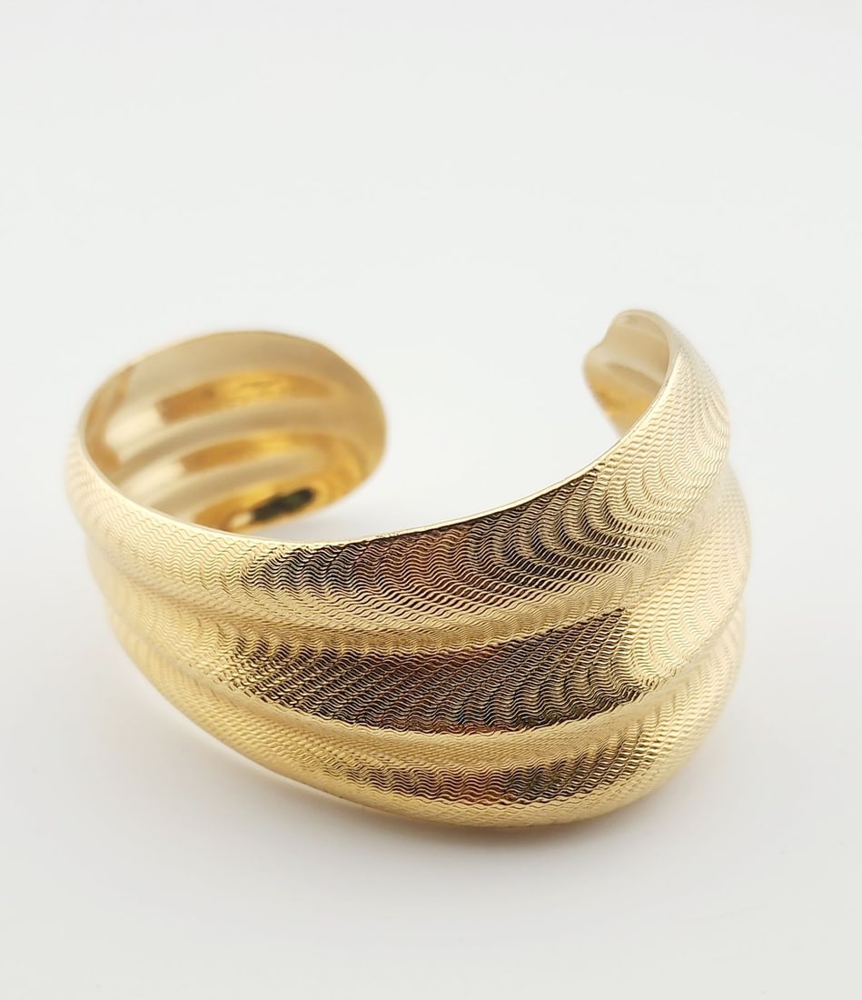 VINTAGE 80S DETAILED RUNWAY CUFF BRACELET (1 of 3)