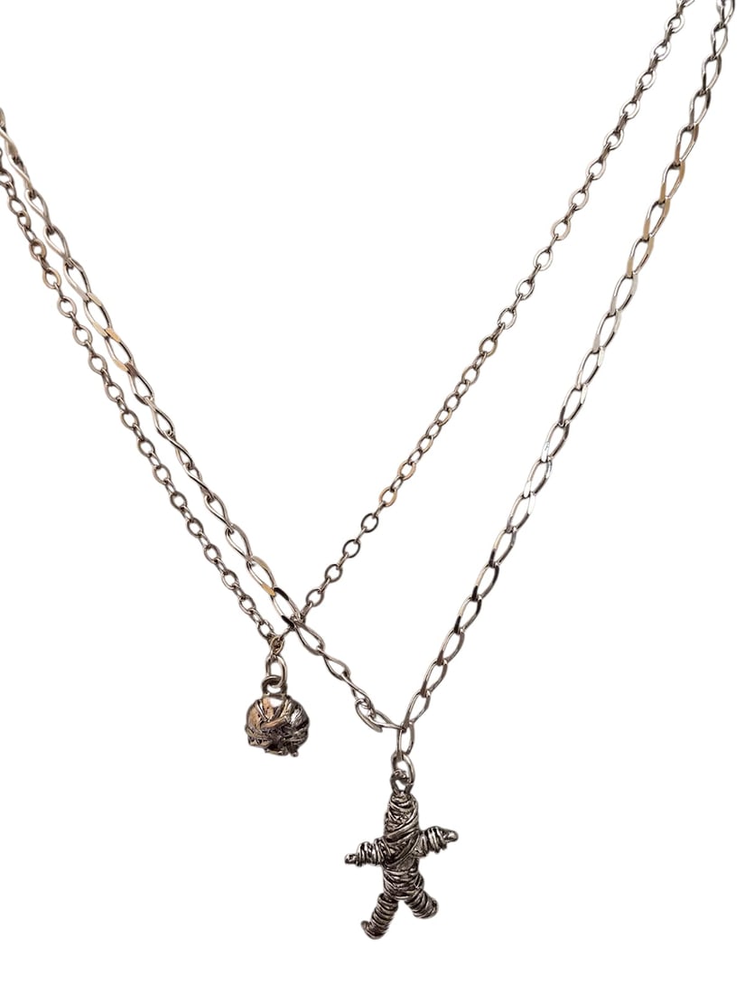 VINTAGE NOS BEE CHARMING DOUBLE STRAND VOODOO DOLL AND PINCUSHION NECKLACE SILVERTONE: VINTAGE NOS BEE CHARMING DOUBLE STRAND VOODOO DOLL AND PINCUSHION NECKLACE SILVERTONE. APPROX 16-18". IN VERY GOOD CONDITION, SIGNED.