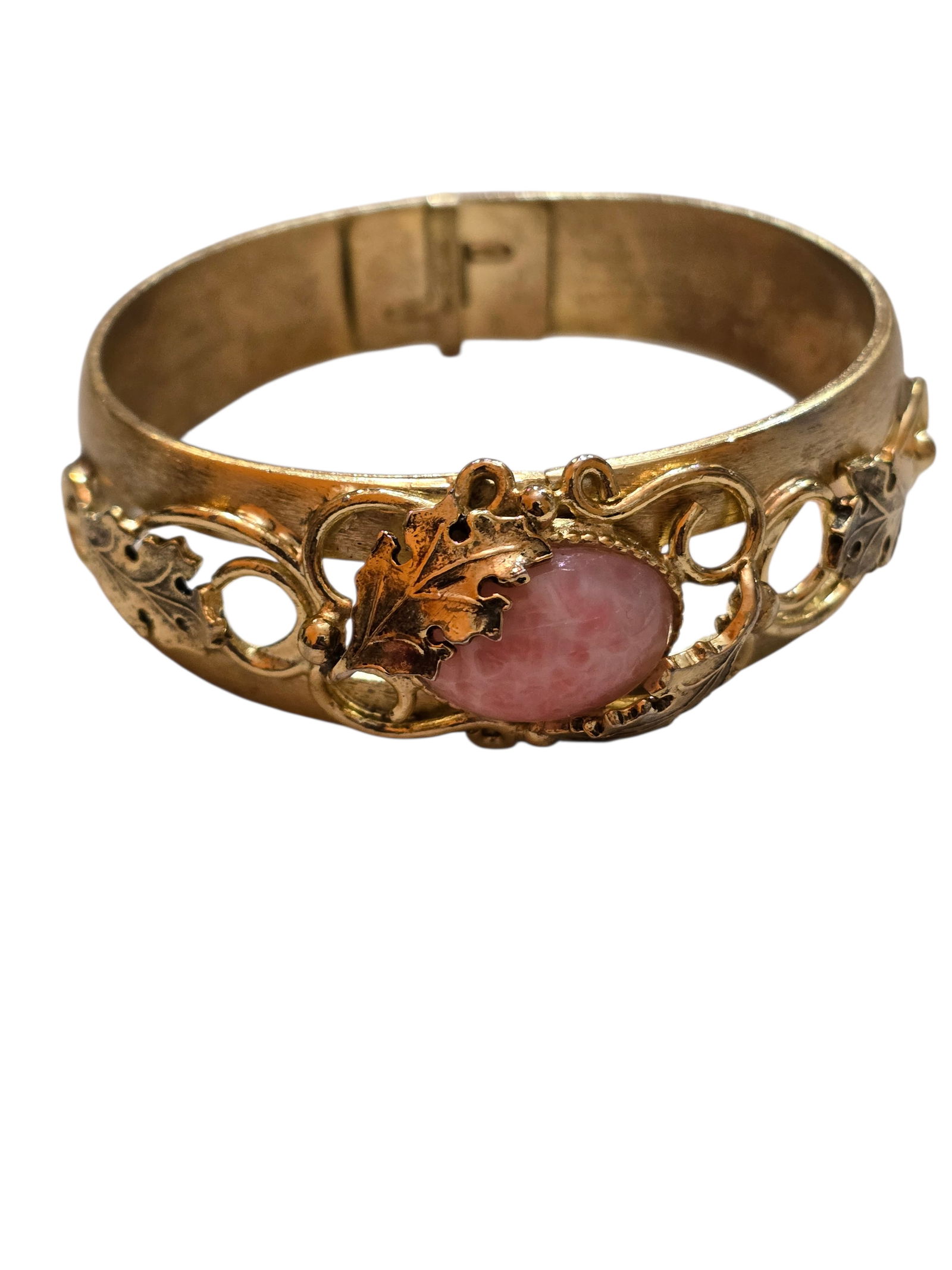 VINTAGE UNSIGNED SPECKLED GLASS AND LEAF CLAMPER BRACELET: VINTAGE UNSIGNED SPECKLED GLASS AND LEAF CLAMPER BRACELET. IN VERY GOOD CONDITION, NOT SIGNED. BEZEL SET GLASS STONE. INNER DIAMETER 2.25".