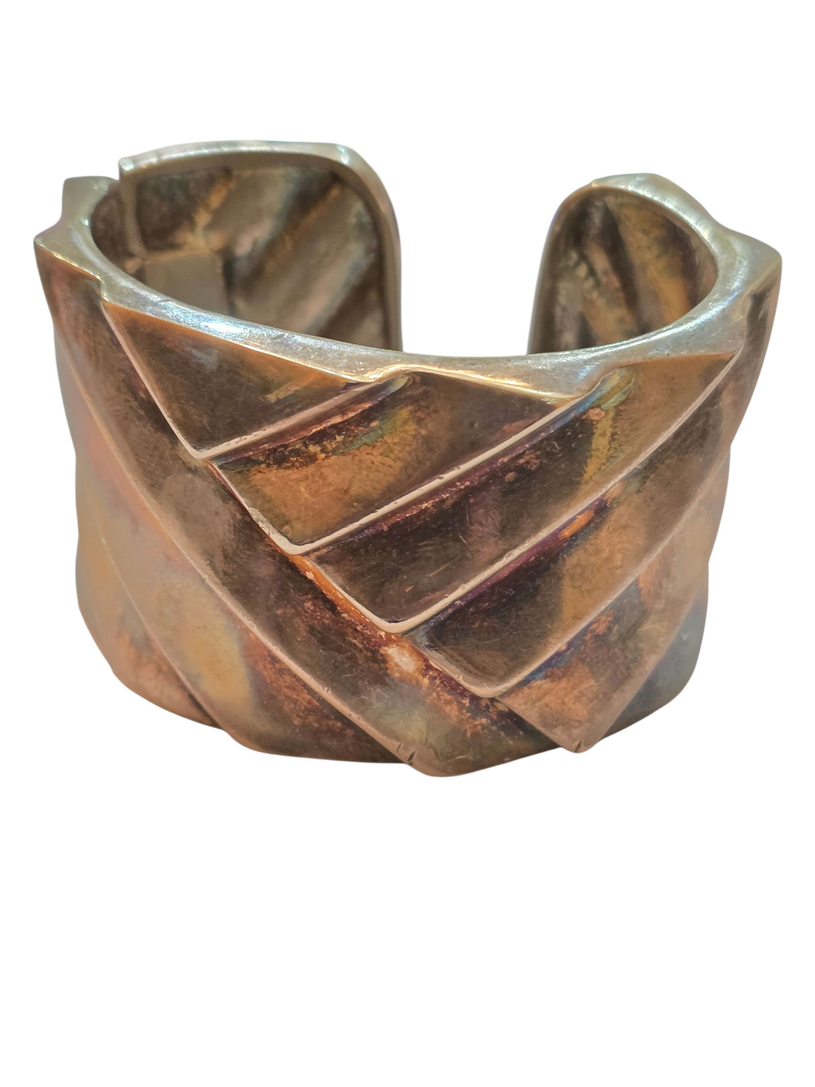 VINTAGE SIGNED LES BERNARD SILVERTONE 80S CUFF CLAMPER BRACELET: VINTAGE SIGNED LES BERNARD SILVERTONE 80S CUFF CLAMPER BRACELET. IN GOOD CONDITION, SOME TARNISHING. MEASURES 1.5" WIDE BY 2.25 INNER DIAMETER. 1 END OPENS, VEARY HEAVY!