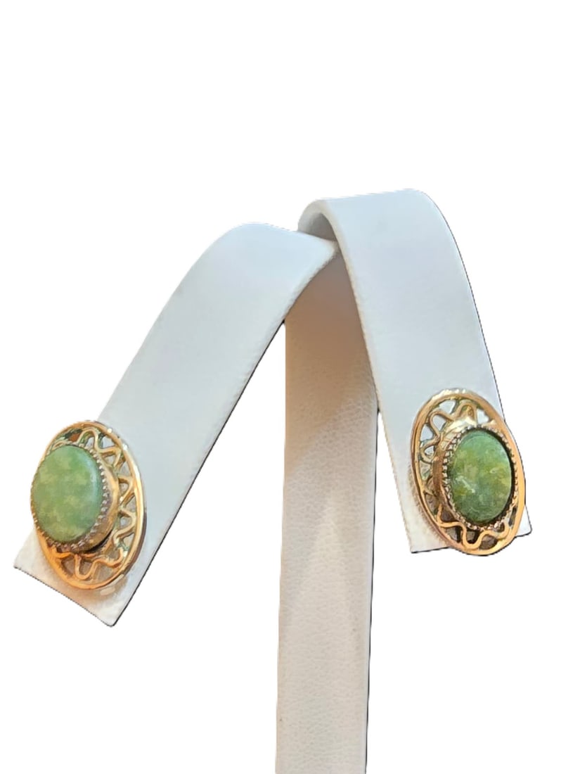 VINTAGE JADEITE GOLD FILLED PIERCED EARRINGS (1 of 3)