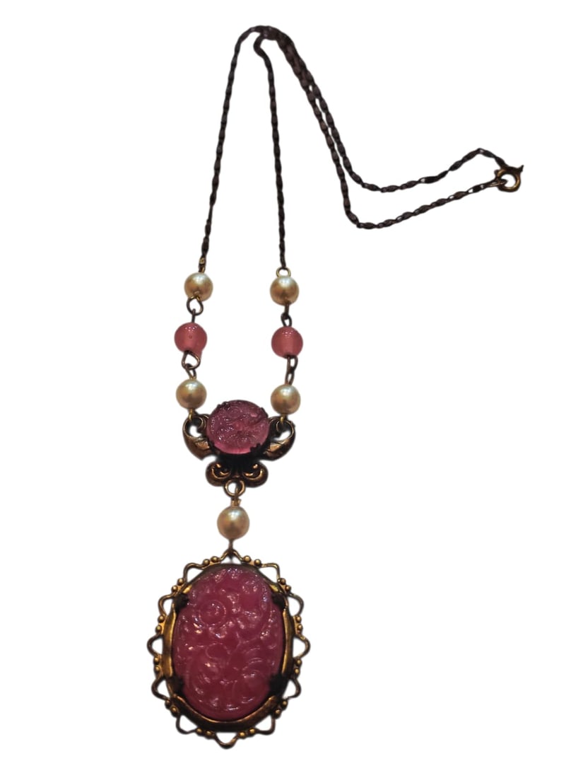 ANTIQUE ART NOUVEAU MOLDED PINK GLASS AND PEARL NECKLACE: ANTIQUE ART NOUVEAU MOLDED PINK GLASS AND PEARL NECKLACE. IN GOOD CONDITION, DARKENING ON THE PRONGS, SOME DARKENING ON THE CHAIN AND REST OF THE METALS. MEASURES ABOUT 17".