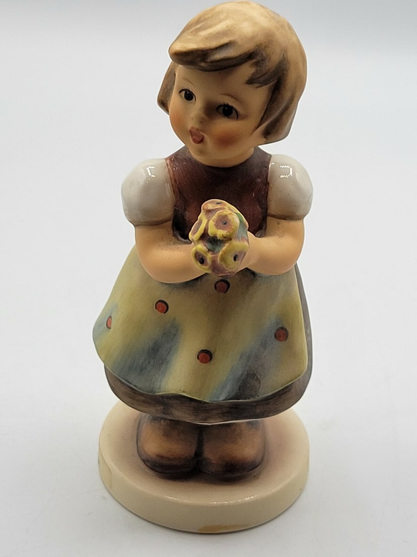 M I HUMMEL GOEBEL FOR MOTHER PORCELAIN FIGURINE GERMANY MOLD 257 (1 of 4)