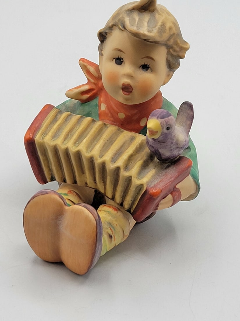 VINTAGE GOEBEL HUMMEL BOY WITH ACCORIDIAN FIGURINE 110/I (1 of 4)