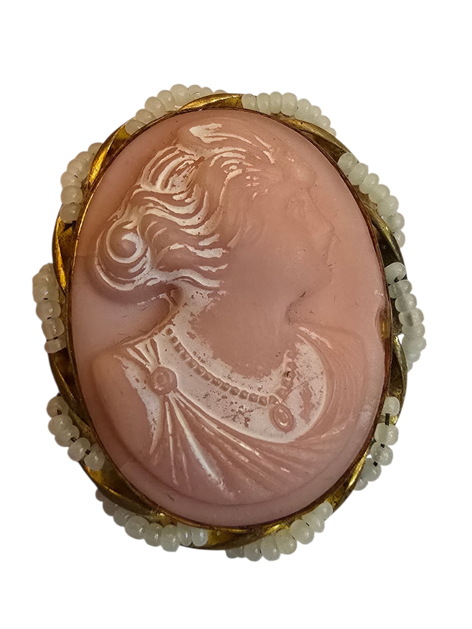 VICTORIAN PINK SHELL CAMEO BROOCH: VICTORIAN PINK SHELL CAMEO BROOCH. HAS A C CLASP, 1.5", POSSIBLY GOLD FILLED, THERE ARE SOME LINES THROUGHOUT THE BACK OF THE SHELL, THEY ARE NOT CRACKS, ITS NATURAL TO THE SHELL. GLASS TWISTED BEZEL