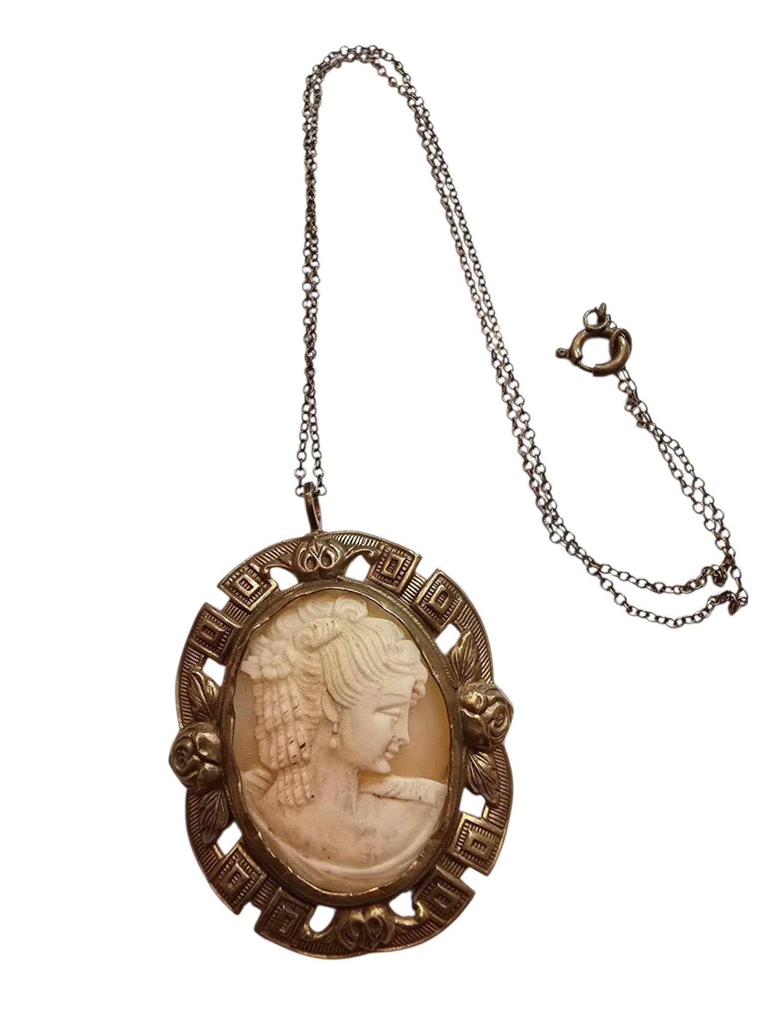 ANTIQUE BRASS DETAILED BEZEL SET CAMEO NECKLACE (1 of 4)