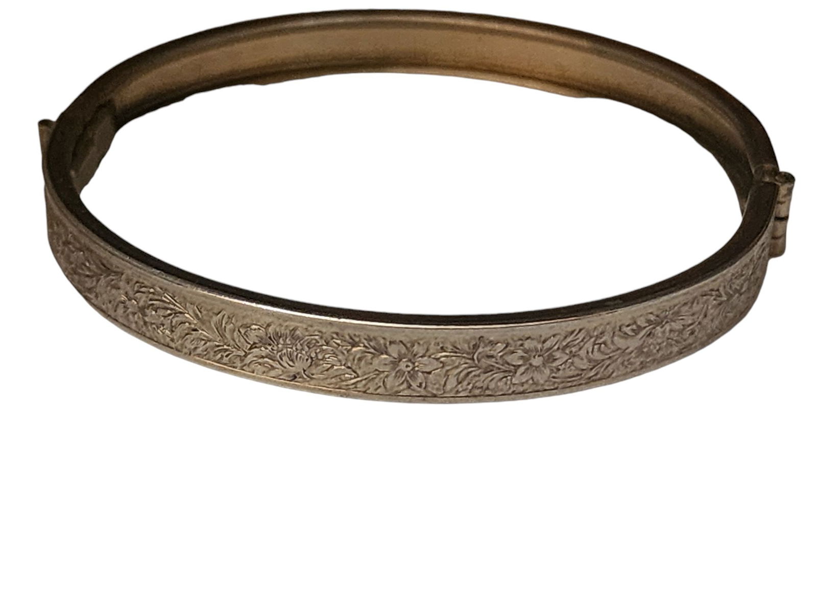VINTAGE ETCHED SILVERTONE CHILDS BANGLE BRACELET: Vintage Etched Silvertone Childs Bangle Bracelet. 2" inner diameter