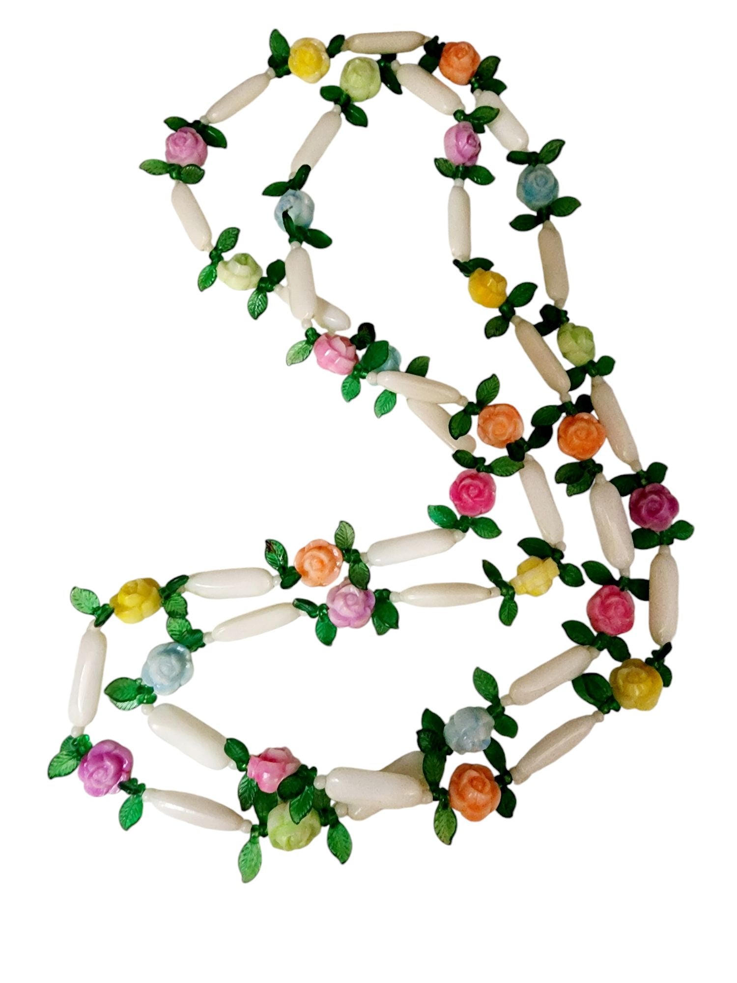 VINTAGE LOOPOVER PLASTIC FLOWER NECKLACE: Vintage Loopover Plastic Flower Necklace.
