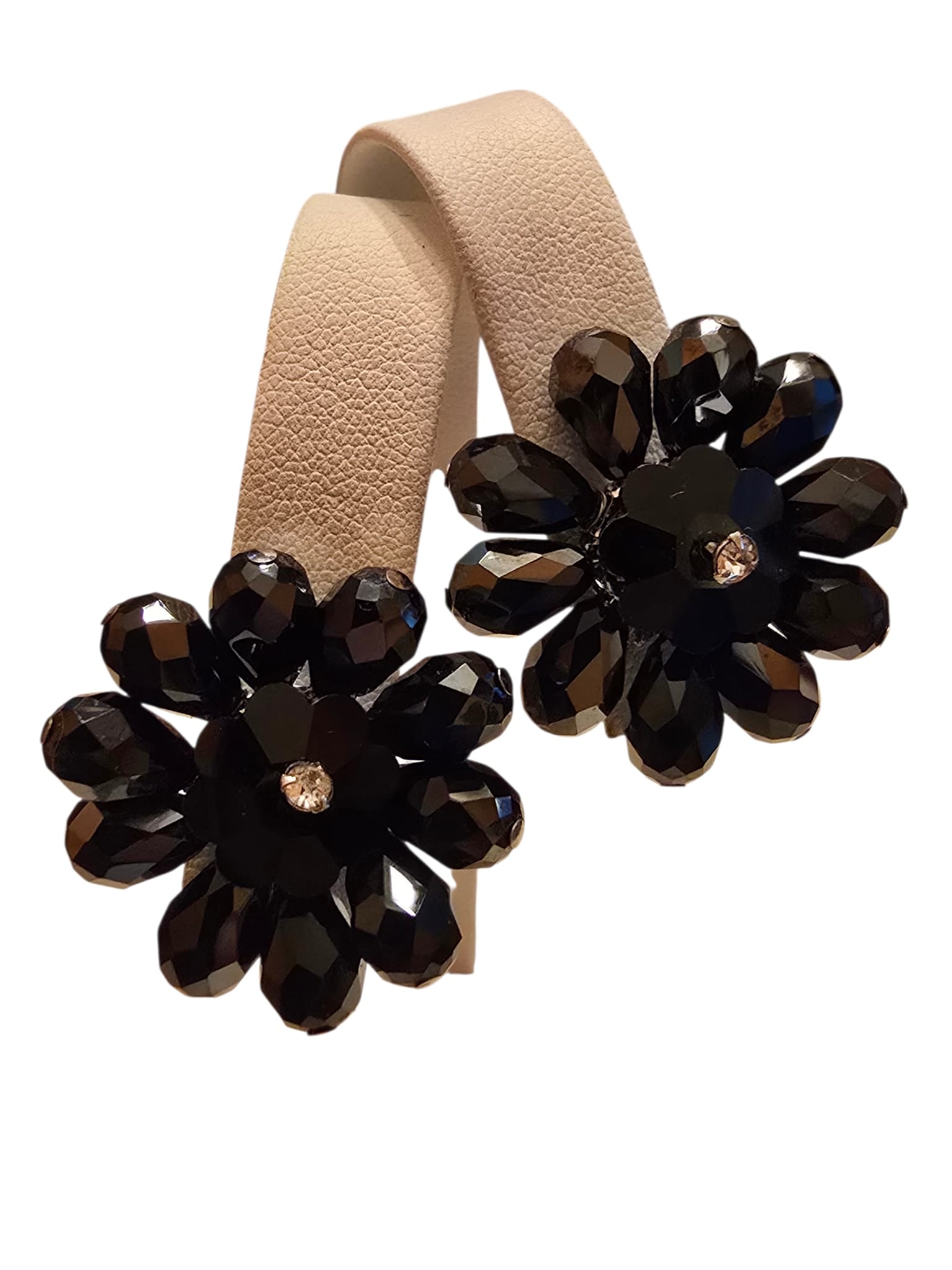 VINTAGE SIGNED VENDOME CRYSTAL FLOWER EARRINGS: VINTAGE SIGNED VENDOME CRYSTAL FLOWER EARRINGS. ALMOST 1.25". IN VERY GOOD CONDITION. BOTH SIGNED. CLIPS WITH SCREW BACK.