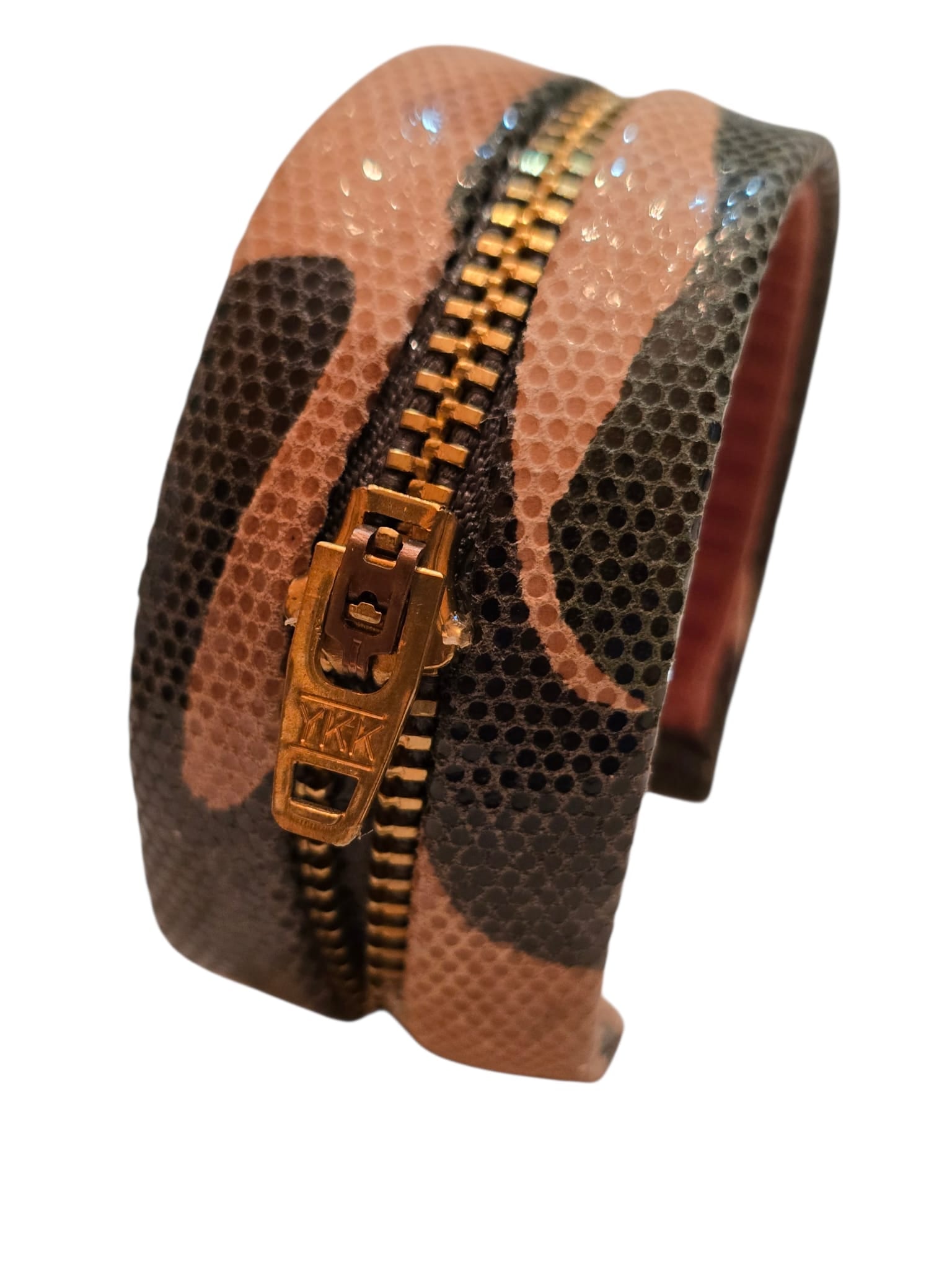 VINTAGE NOS BEE CHARMING LEATHER CAMOUFLAGE ZIPPER CUFF BRACELET: VINTAGE NOS BEE CHARMING LEATHER CAMOUFLAGE ZIPPER CUFF BRACELET. SIGNED. ADJUSTBALE. 1" WIDE.