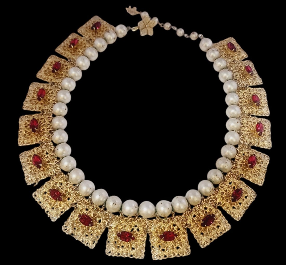 VINTAGE UNIQUE SIGNED VENDOME FILIGREE AND PEARL COLLAR NECKLACE: Vintage Unique Signed Vendome Filigree and Pearl Collar Necklace Size: Necklace goes to about 17.5", and about 1.25" wide. Color: Gold, Red Condition: Very good vintage Signed: Vendome Details: I have