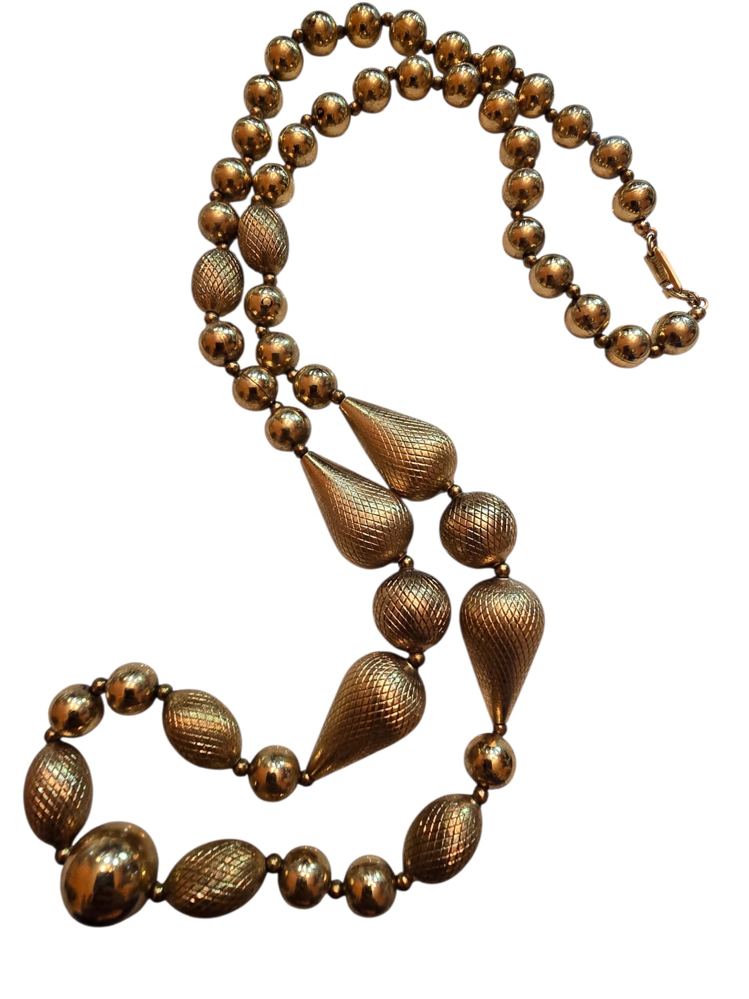 VINTAGE SIGNED HEAVY METAL CAROL DAUPLAISE NECKLACE: VINTAGE SIGNED HEAVY METAL CAROL DAUPLAISE NECKLACE. APPROX 28". IN VERY GOOD CONDITION, SIGNED CLASP.