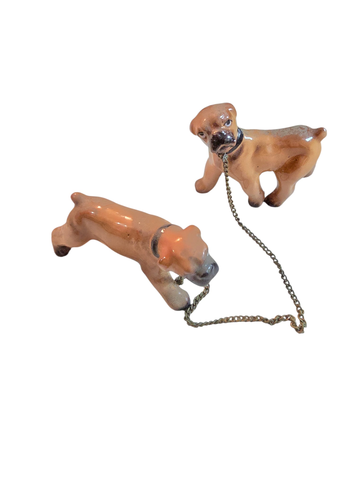 PAIR OF VINTAGE GLAZED PORCELAIN DOG STATUES WITH CHAIN: PAIR OF VINTAGE GLAZED PORCELAIN DOG STATUES WITH CHAIN. DOGS APPROX. 2" x 3". PROBABLY MADE IN JAPAN. VERY CUTE.