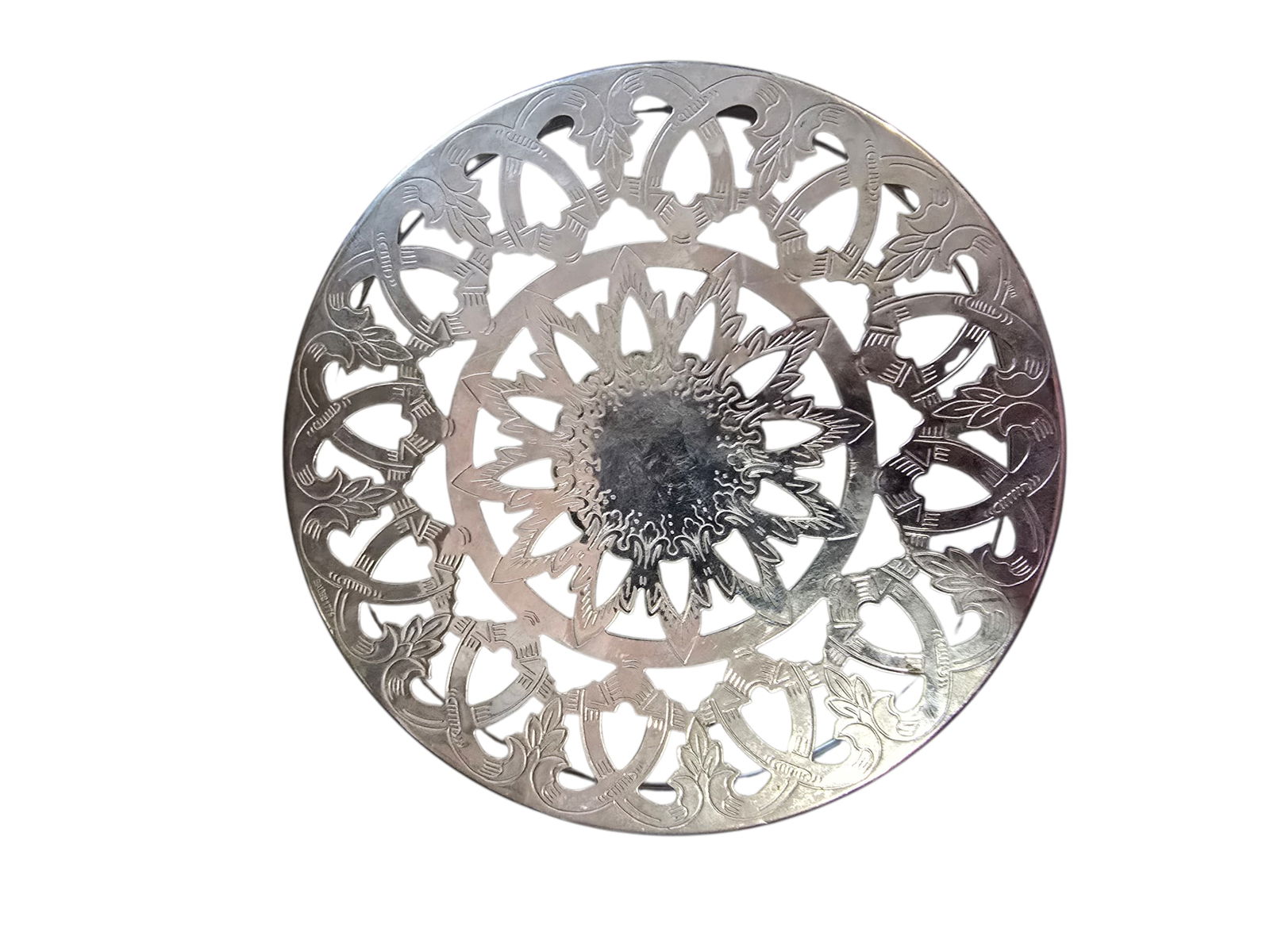 VINTAGE LACE STYLE SILVERPLATE OVER GLASS TRIVET: VINTAGE LACE STYLE SILVERPLATE OVER GLASS TRIVET. APPROX 6".
