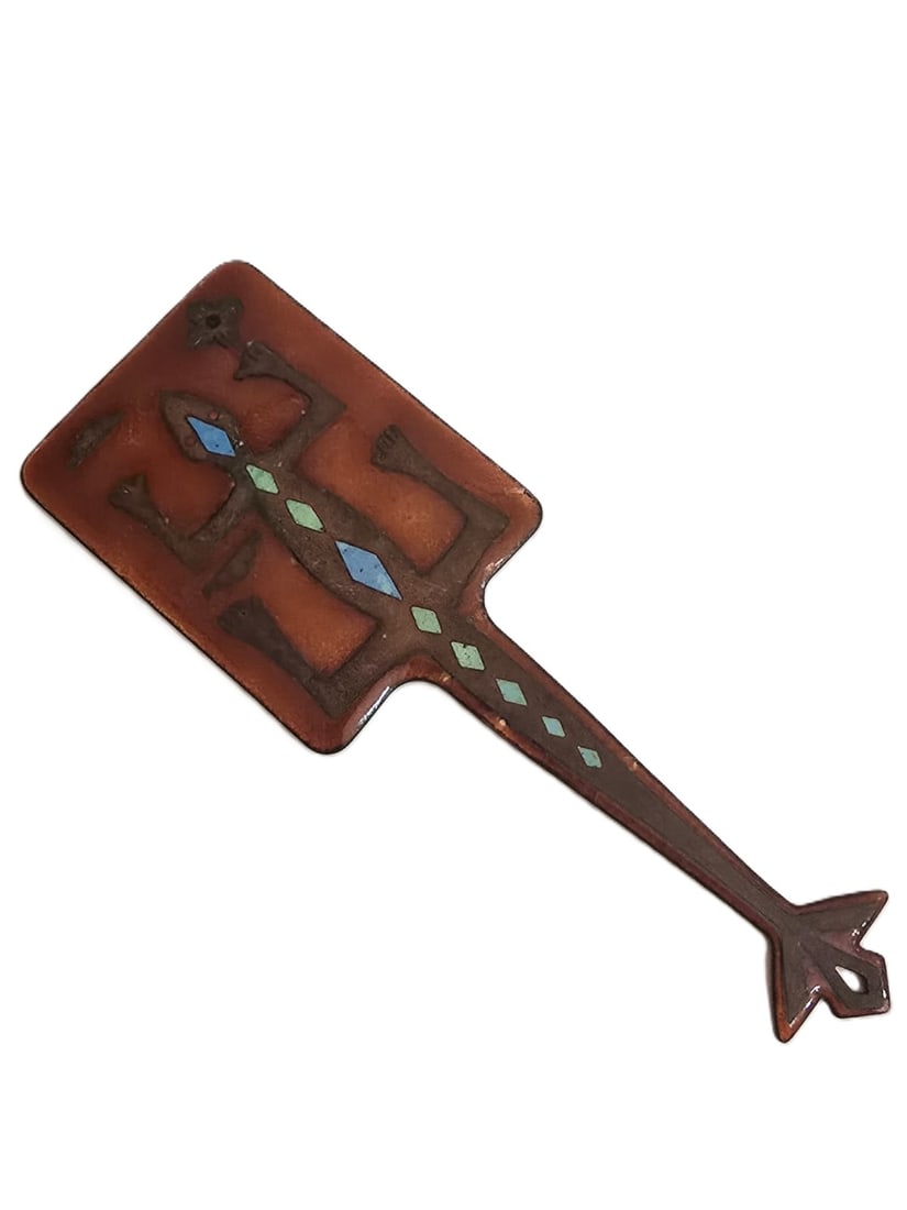 ANTIQUE SIGNED ARTS/CRAFTS SANTA FE ENAMEL LIZARD HAND MIRROR: ANTIQUE SIGNED ARTS/CRAFTS SANTA FE ENAMEL LIZARD HAND MIRROR. ALMOST 8". IN VERY GOOD CONDITION SIGNED.