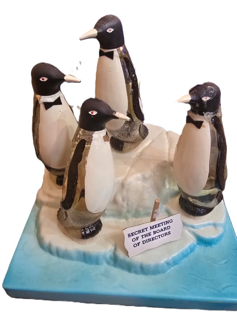 RARE GARCES MINIATURE PENGUIN LIQUER DECANTER AMARETTO SET IN ORIGINAL BOX (1 of 5)
