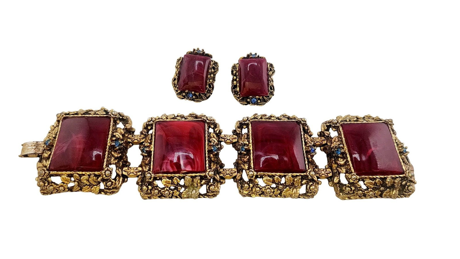 VINTAGE MARBLED RESIN CHUNKY BRACELET & EARRINGS SET: Vintage Marbled Resin Chunky Bracelet & Earrings Set (A5778)SizeBracelet is 1.75" wide by 7.25".Earrings are clips, 1.25".Color: Gold, RedCondition: Very good vintageSigned: NoneDetails: Not signed, s