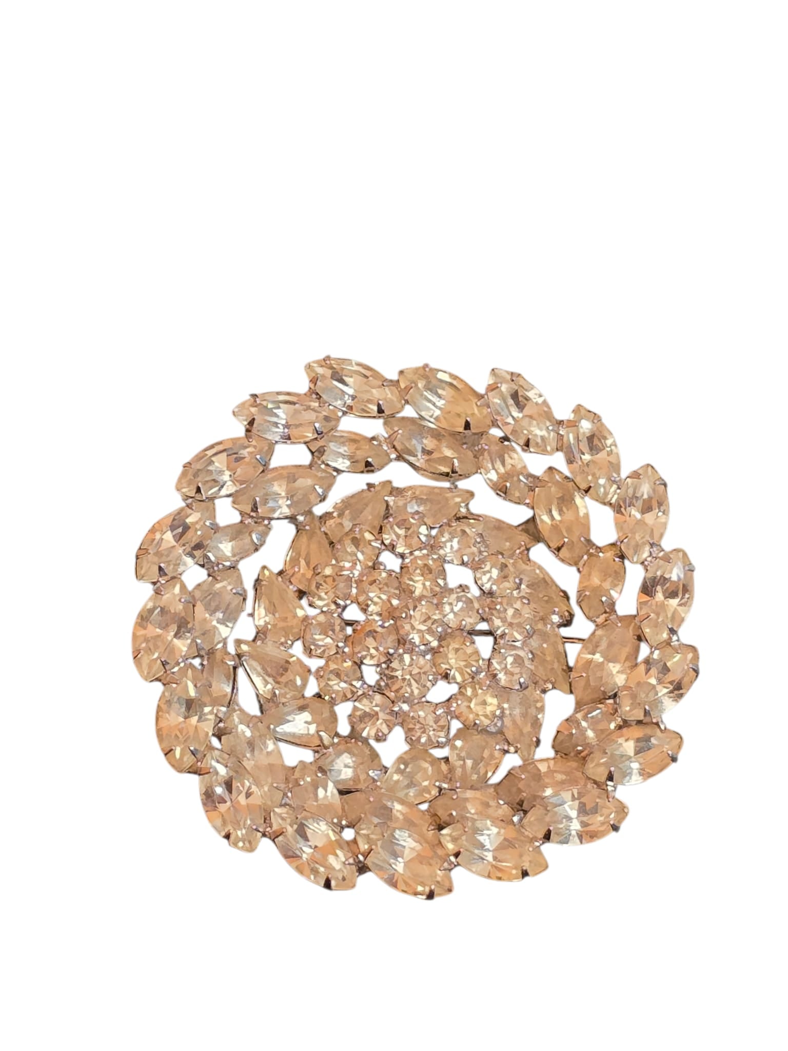 VINTAGE LAYERED RHINESTONE CIRCLE BROOCH: VINTAGE LAYERED RHINESTONE CIRCLE BROOCH. APPROX 2". IN VERY GOOD CONDITION, UNSIGNED BUT WELL MADE.