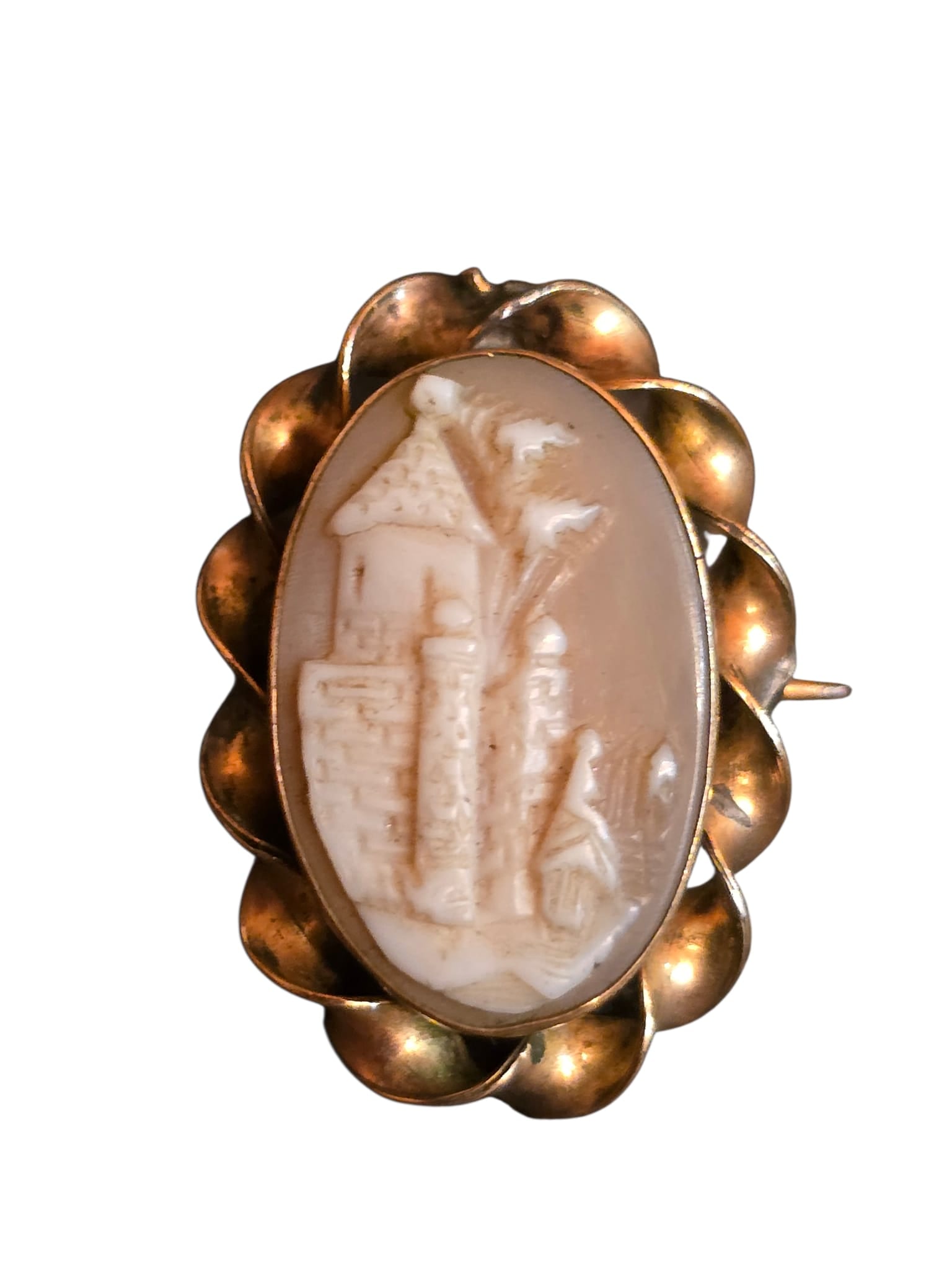 ANTIQUE BRASS OR GOLD FILLED VICTORIAN CAMEO SCENE WITH CASTLE AND LADY.: ANTIQUE BRASS OR GOLD FILLED VICTORIAN CAMEO SCENE WITH CASTLE AND LADY. ALMOST 1.5". IN GOOD CONDITION, BUT HAS DARKENING TO BEZEL (ALL METAL). NOT TESTED