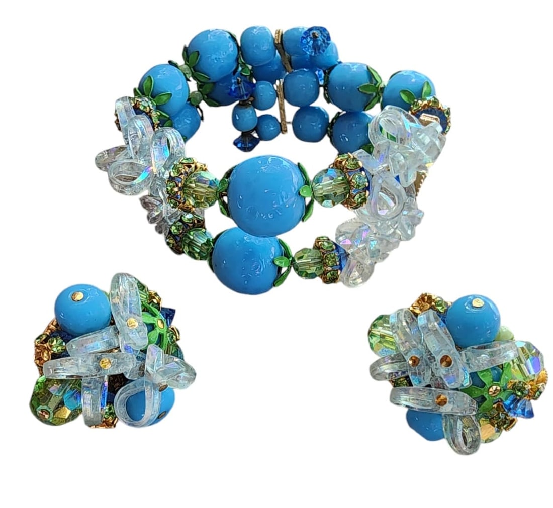STUNNING GLASS AND ACRYLIC SIGNED VENDOME BRACELET SET: STUNNING GLASS AND ACRYLIC SIGNED VENDOME BRACELET SET . In amazing condition, double strand wired adjustable braceletThe clear beads are acrylic, the rest are glass, crystal and enameled leave bead c