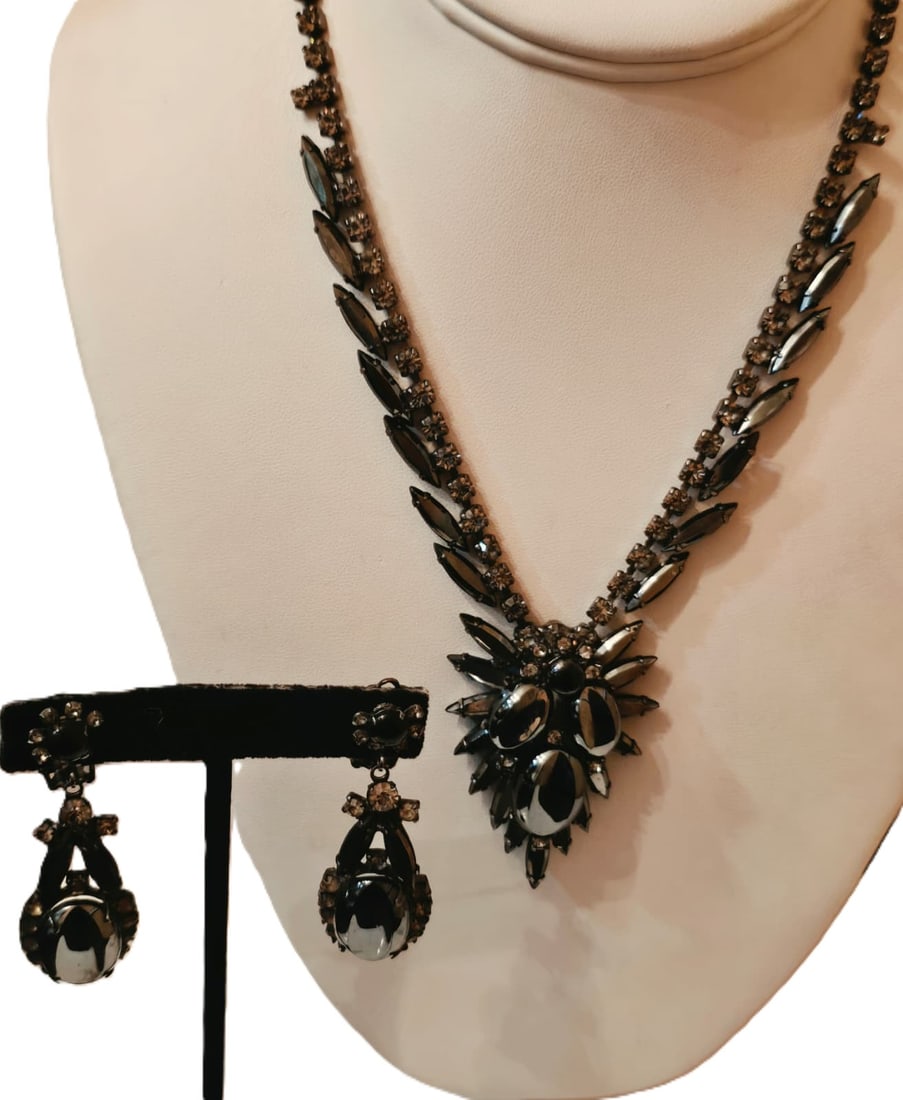 VERIFIED JULIANA HEMATITE RHINESTONE NECKLACE SET: VERIFIED JULIANA HEMATITE RHINESTONE NECKLACE SET. VERIFIED ON IS IT JULIANA REFERENCE #704. NECKLACE ABOUT 19"+ 2" DROP, EARRINGS 2.25"