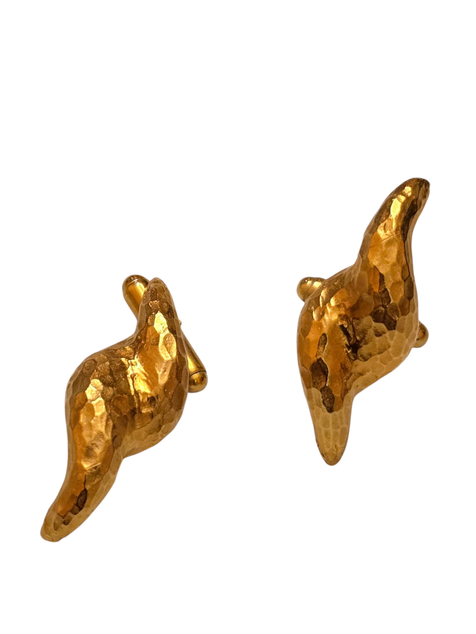 Vintage 80s Rare Alexis Lahellec Paris NOS Gilt Gold Metal Swirl Cufflinks: Vintage 80s Rare Alexis Lahellec Paris Nos Gilt Gold Metal Swirl Cufflinks (A9046) In very good condition, Signed A.L., cufflinks by him are hard to find. Approx. 1.5". NOS ? Card Not Included This is