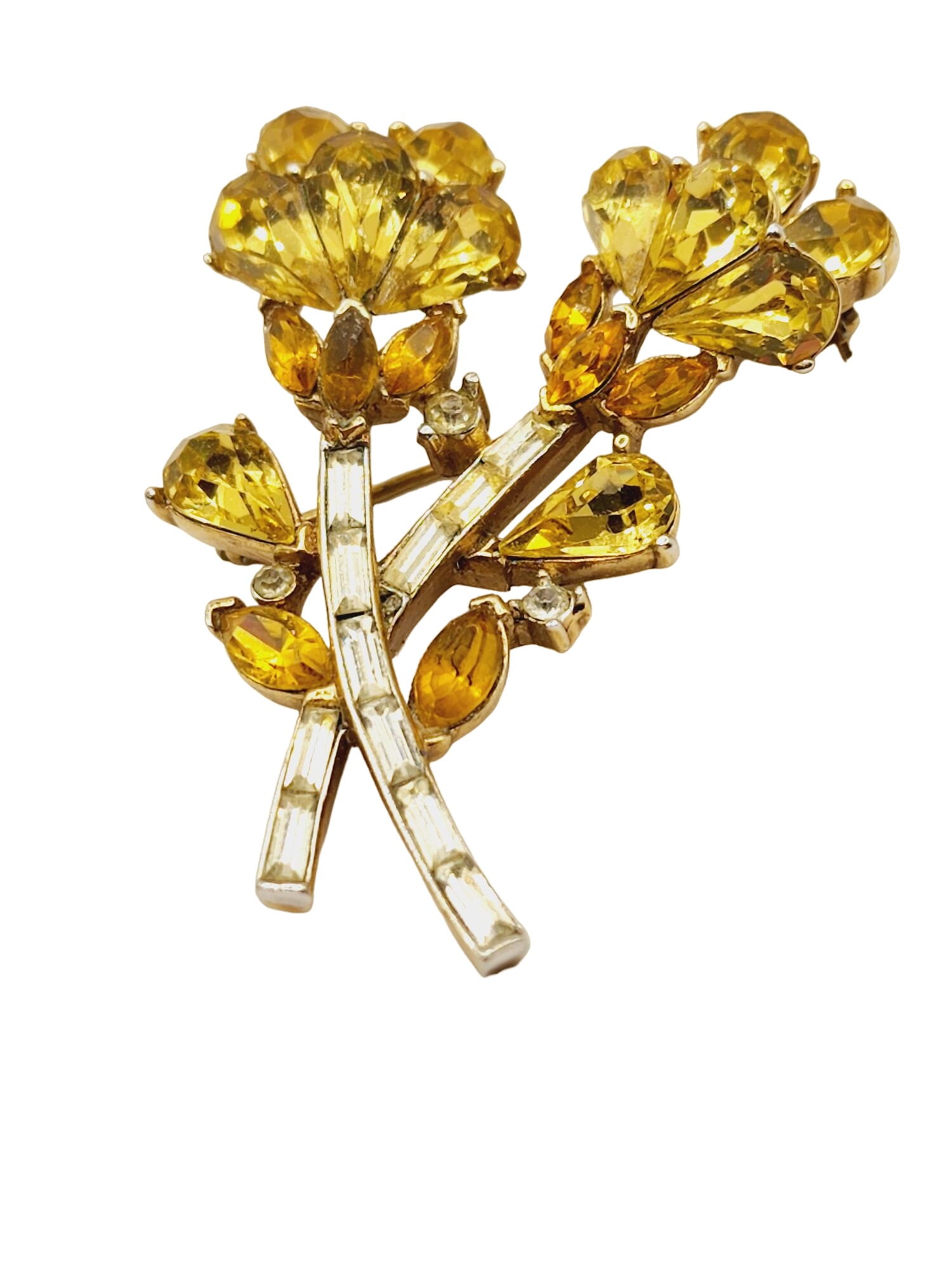 Vintage Signed Trifari Alfred Philippe Rhinestone Flower Brooch Pat 162,077 1950: Vintage Signed Trifari Alfred Philippe Rhinestone Flower Brooch Pat 162,077 1950 (A570) Size: approx 2" Condition: Very good vintage Era: Circa 1950s - look at patent pic. Signed: Trifari Pat Pend