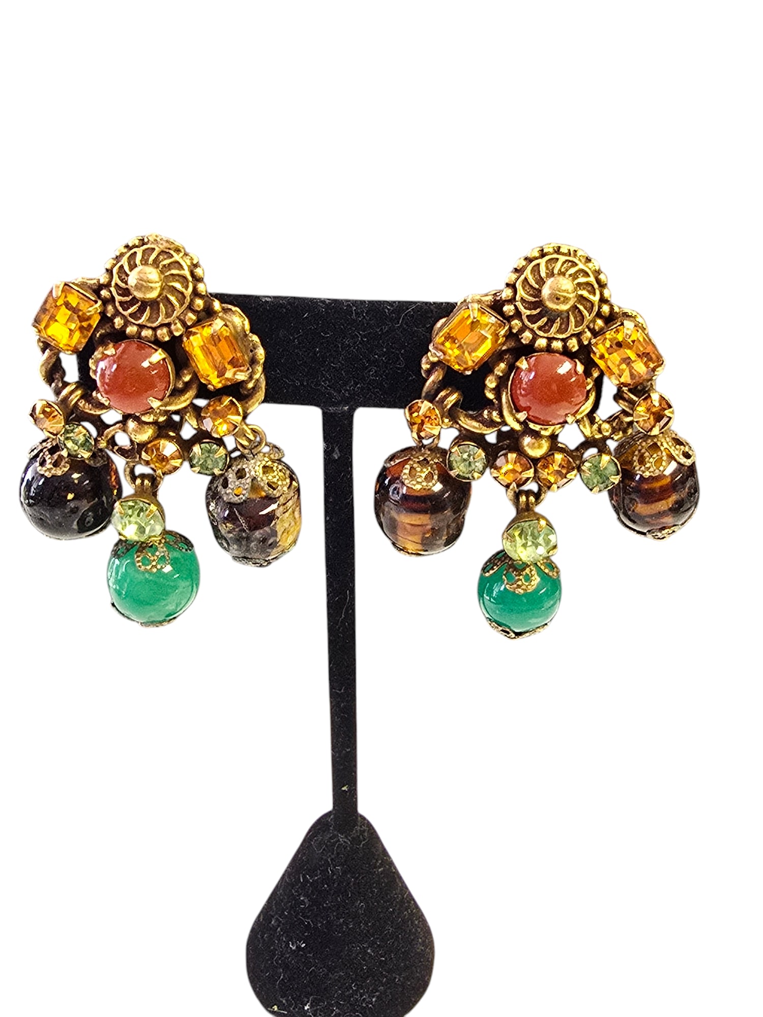 Vintage Glass and Rhinestone Dangle Clip Earrings: Vintage Glass and Rhinestone Dangle Clip Earrings . Looks like Florenza and designer quality. 1 bed is chipping; look at the one photo. Approx 2".