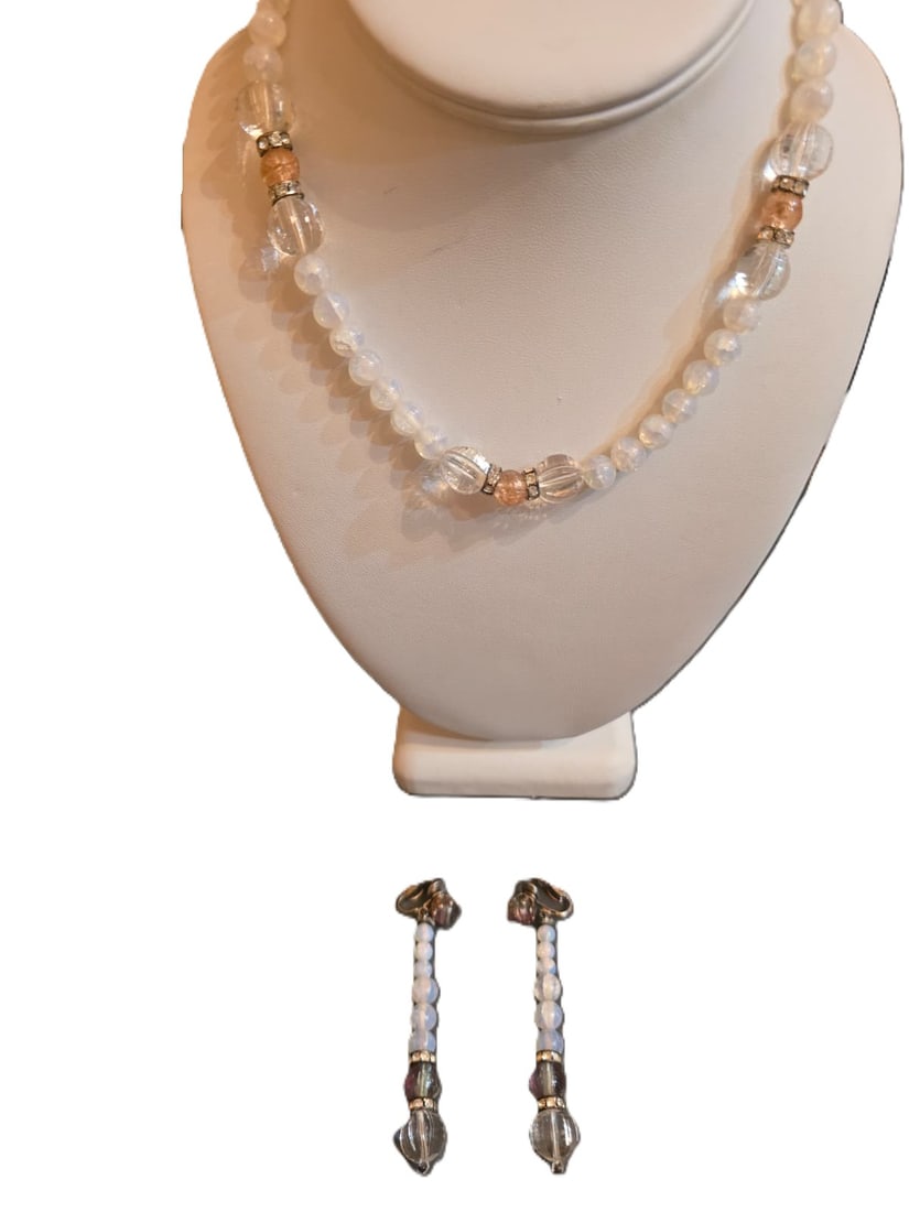 Z25 Vintage Glass And Molded Acrylic Necklace Set: Z25 Vintage Glass and Molded Acrylic Necklace setNecklace approx. 15 + Clip earrings approx. 3. Rhinestone accents